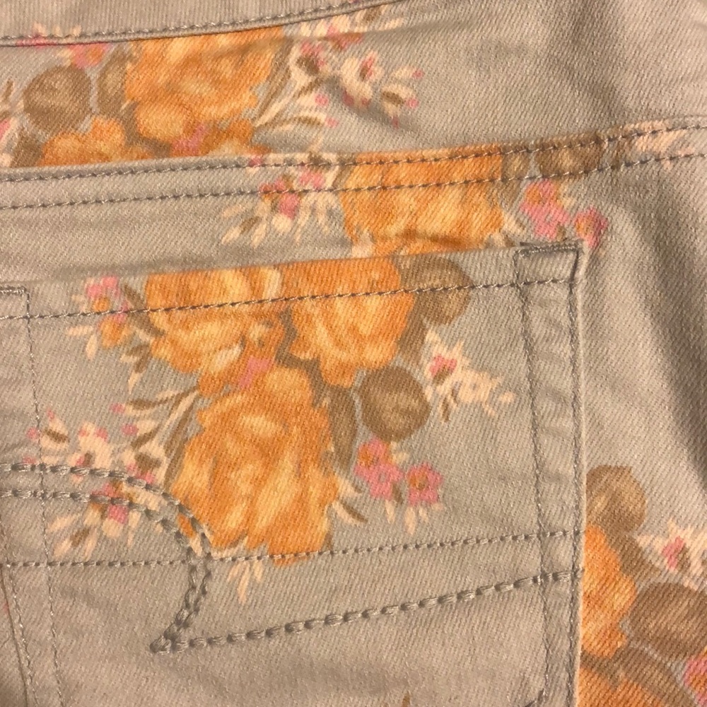 Shorts - Picture 3 of 3